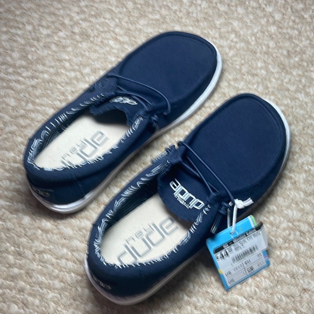NWT Hey Dude Wally Navy Size Youth US 2-3/EU 34/UK 1/CM JAP 21,7
